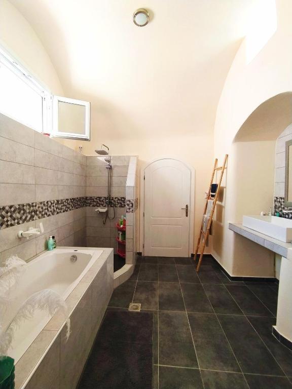 Dream Home- Santorini Cave House Holiday home *